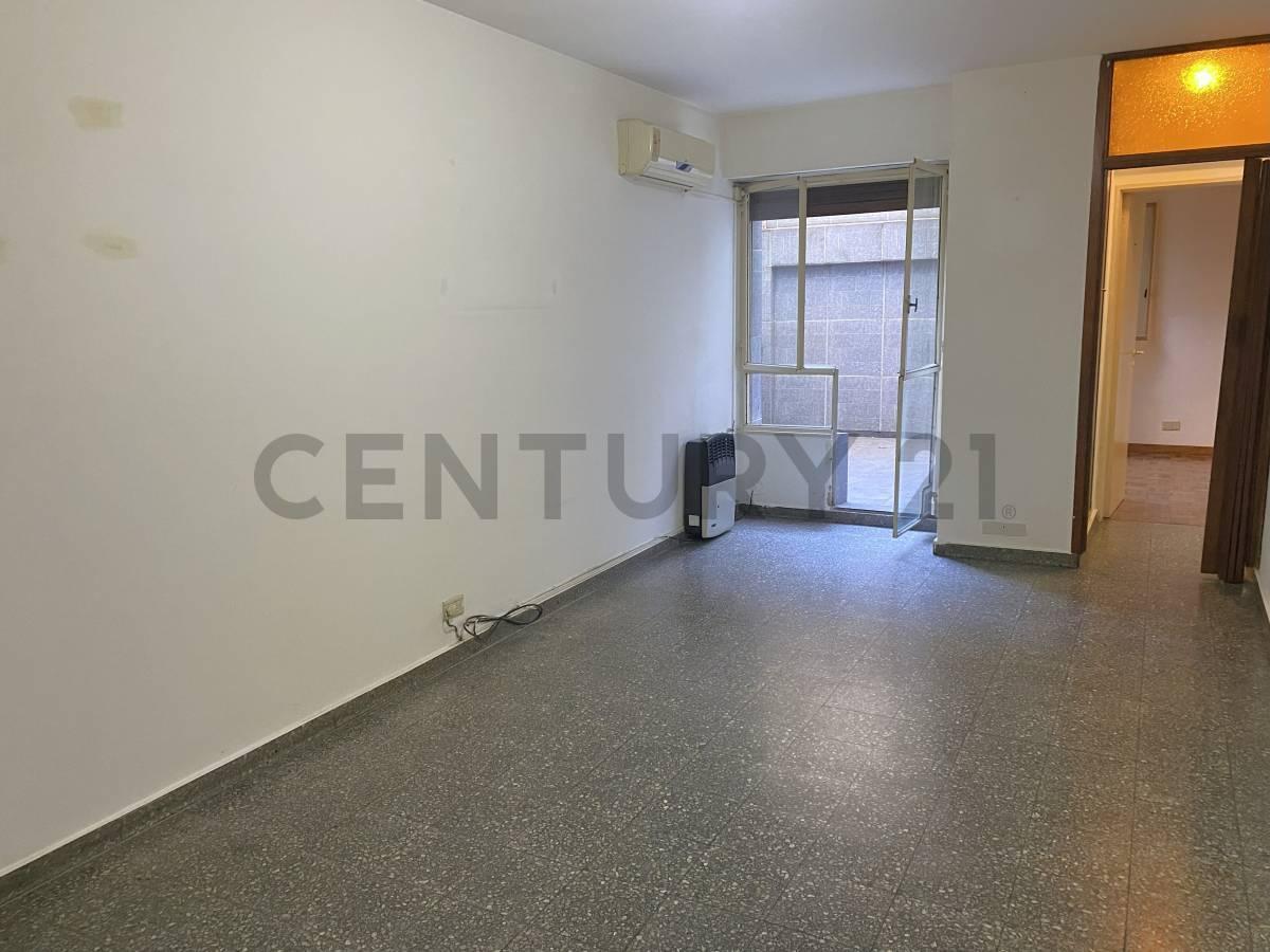 Foto de VENTA DEPARTAMENTO DE 2 AMBIENTES CON PATIO - APTO CRÉDITO - FLORES, imagen 2