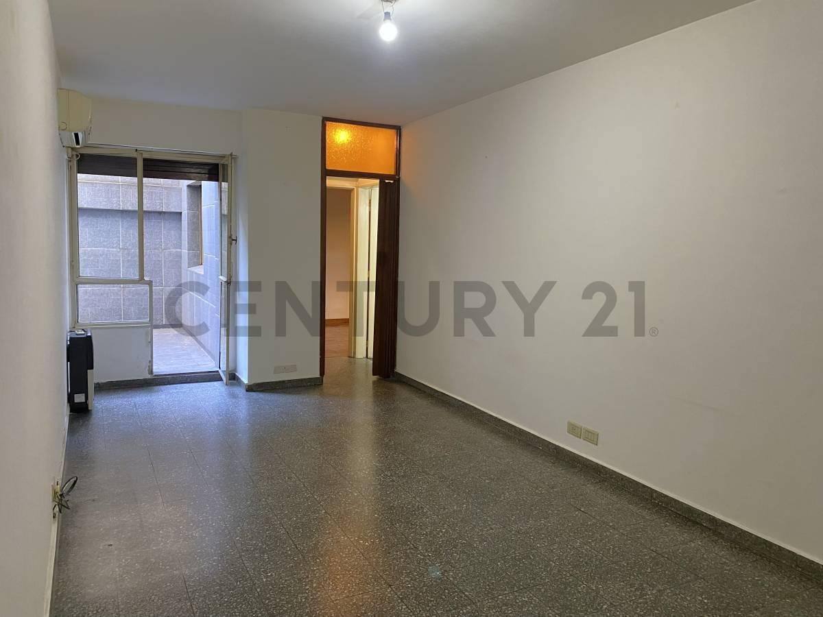 Foto de VENTA DEPARTAMENTO DE 2 AMBIENTES CON PATIO - APTO CRÉDITO - FLORES, imagen 3