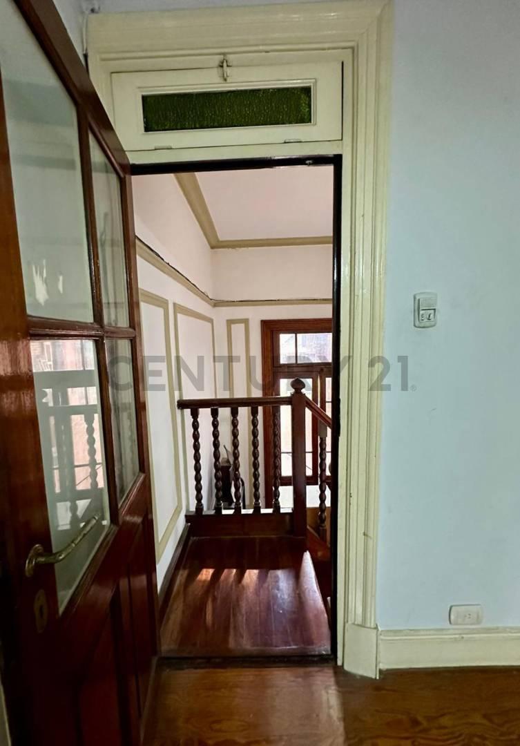 Foto de VENTA CASA LOTE PROPIO RECICLADA CON COCHERA PATIO Y TERRAZA EN BOEDO, imagen 5