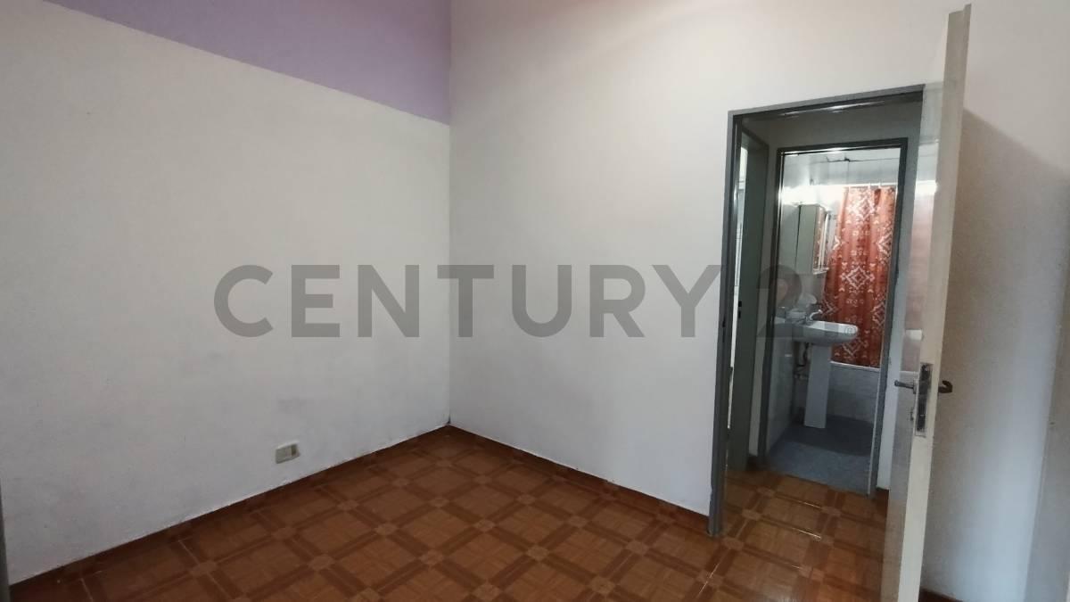 Foto de VENTA DEPARTAMENTO EN FLORES - 4 AMBIENTES CON PATIO, imagen 4