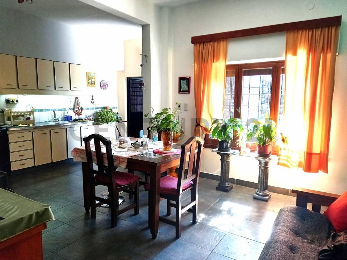 Foto de CASA CHALET 3 AMBIENTES CON JARDÍN PARRILLA Y TERRAZA EN MORON, imagen 2