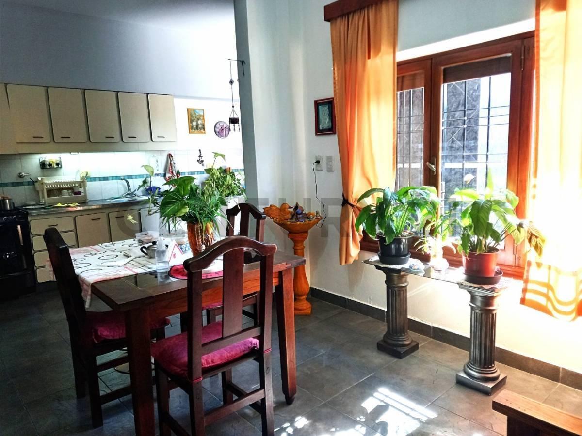 Foto de CASA CHALET 3 AMBIENTES CON JARDÍN PARRILLA Y TERRAZA EN MORON, imagen 4