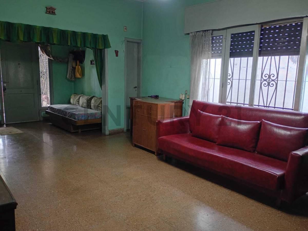 Foto de Casa en venta en Monte Grande con jardín, patio y garage., imagen 2