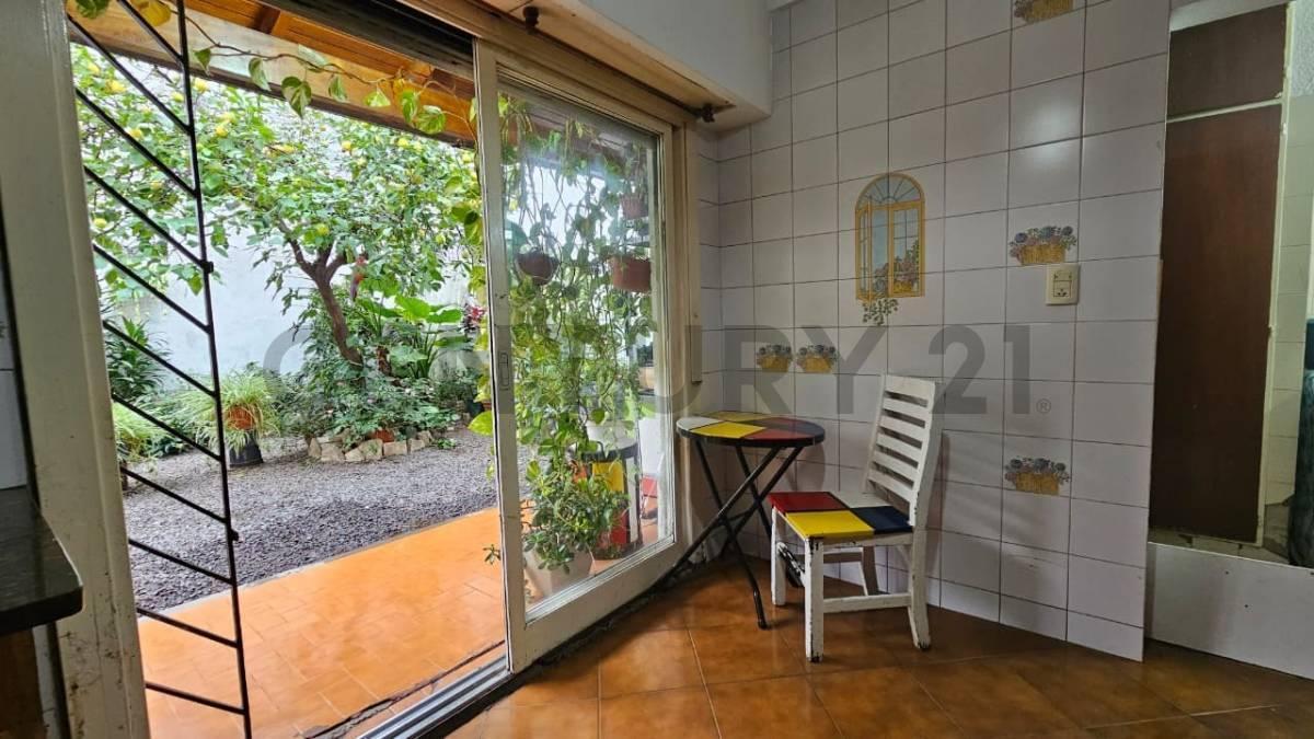Foto de Casa Dúplex con cochera y jardín de 5 ambientes en Villa Maipú, San, imagen 5