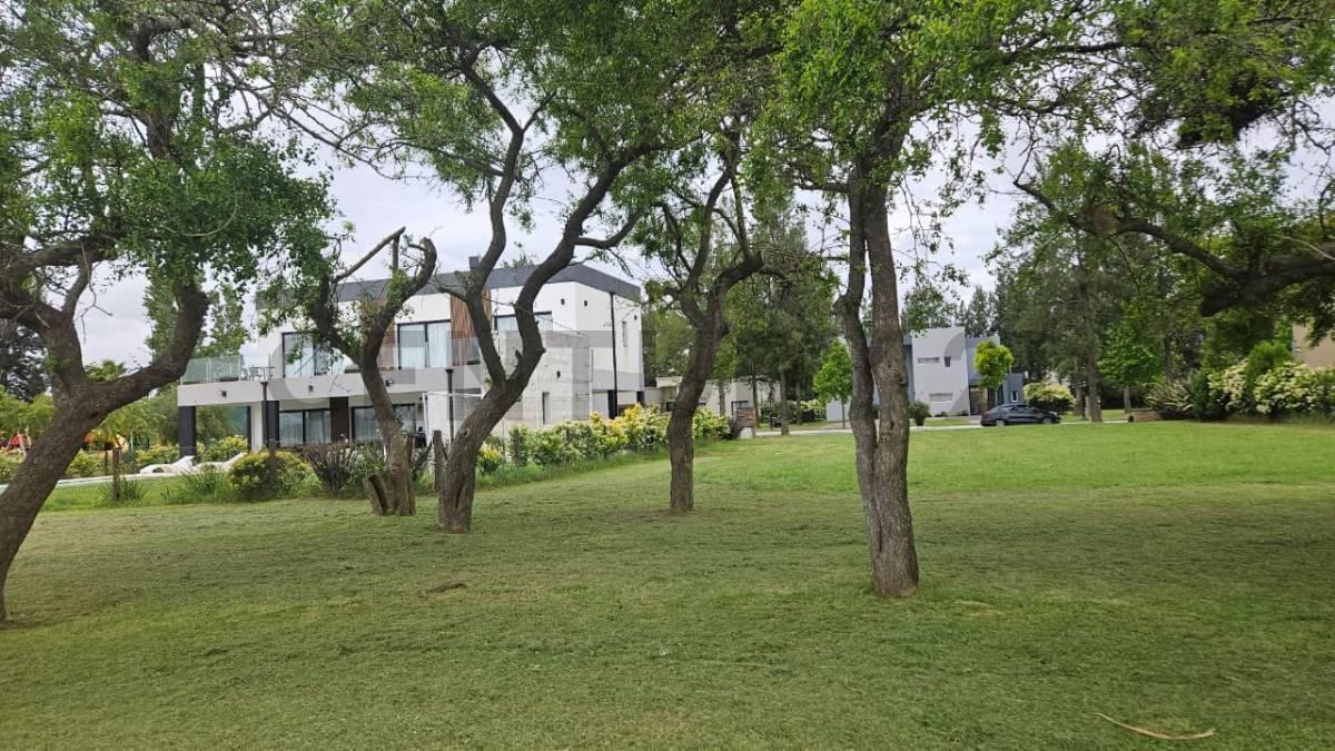 Foto de Lote con hermoso fondo a la Laguna en Barrio Ciudad Náutica el, imagen 5