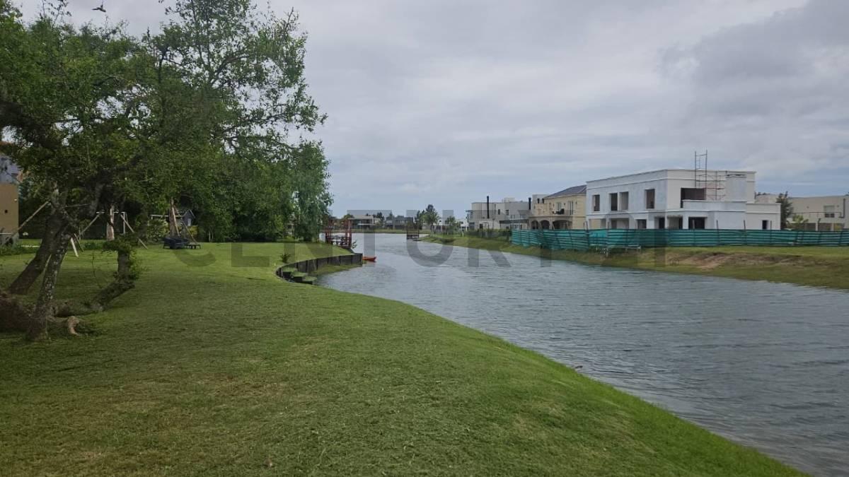 Foto de Lote con hermoso fondo a la Laguna en Barrio Ciudad Náutica el, imagen 2