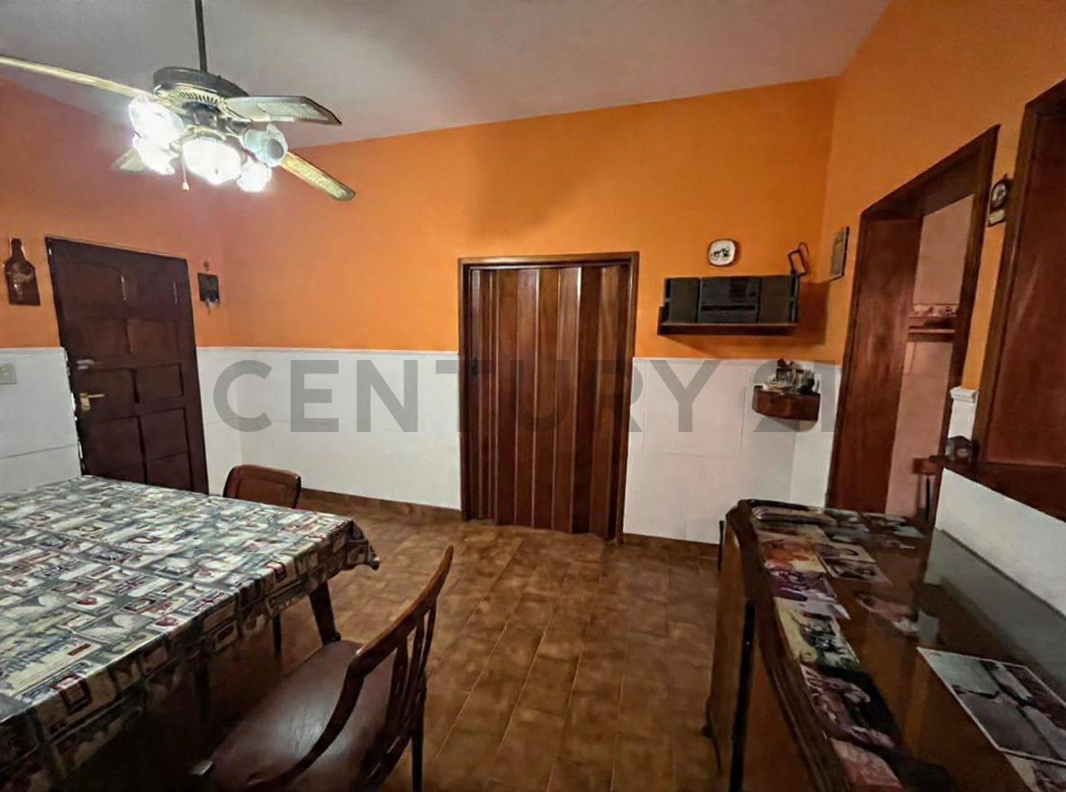Foto de Casa en Venta 2 Dormitorios con jardín, Parrilla y Galpón al fondo, imagen 4