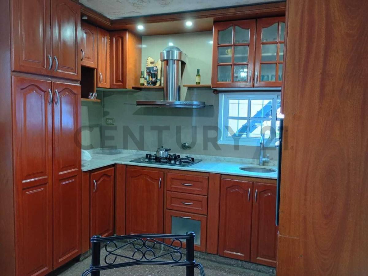 Foto de VENTA DE CASA, LOCAL Y TRES DEPARTAMENTOS DE DOS AMBIENTES EN HURLINGHAM, imagen 1