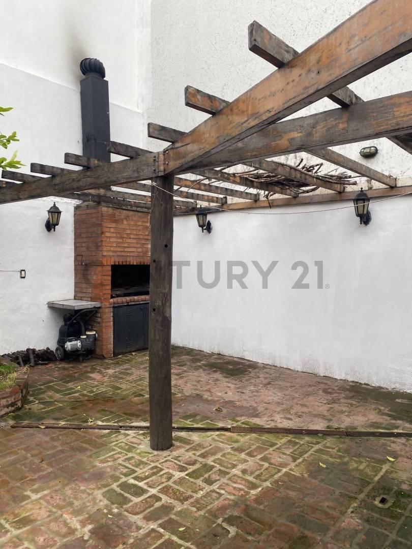 Foto de Casa 4 Ambientes + Playroom Pileta Venta Villa Luzuriaga, imagen 1