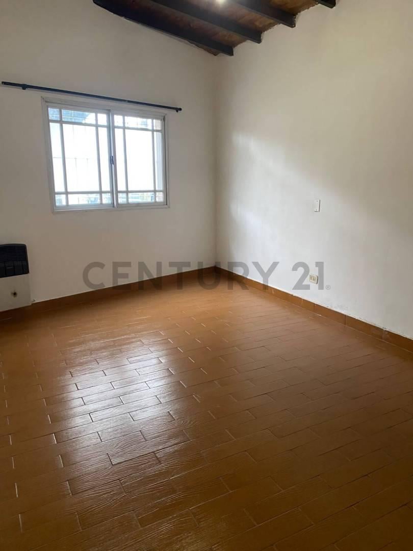 Foto de Casa 4 Ambientes + Playroom Pileta Venta Villa Luzuriaga, imagen 5