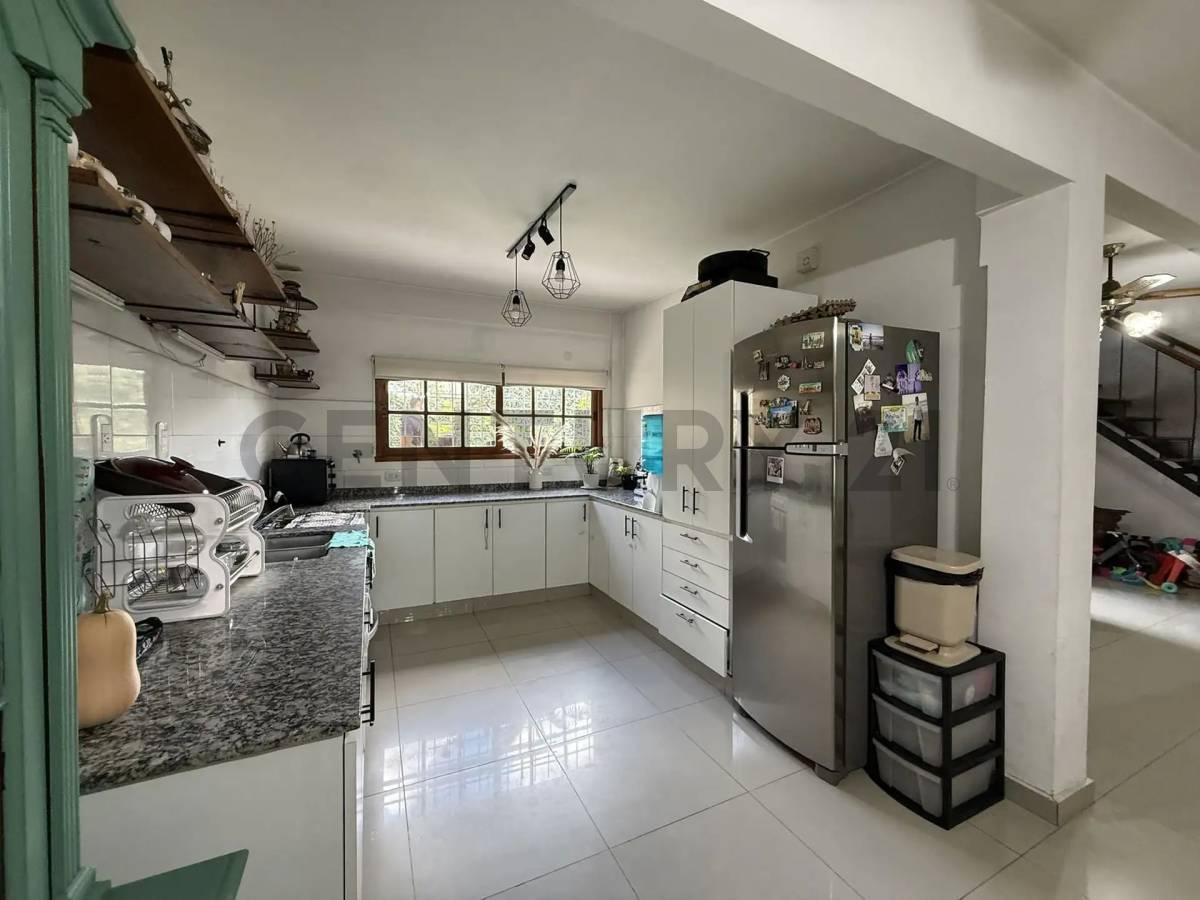 Foto de VENTA CASA DE 5 AMBIENTES CON COCHERA QUINCHO Y PILETA EN SAN MIGUEL, imagen 1