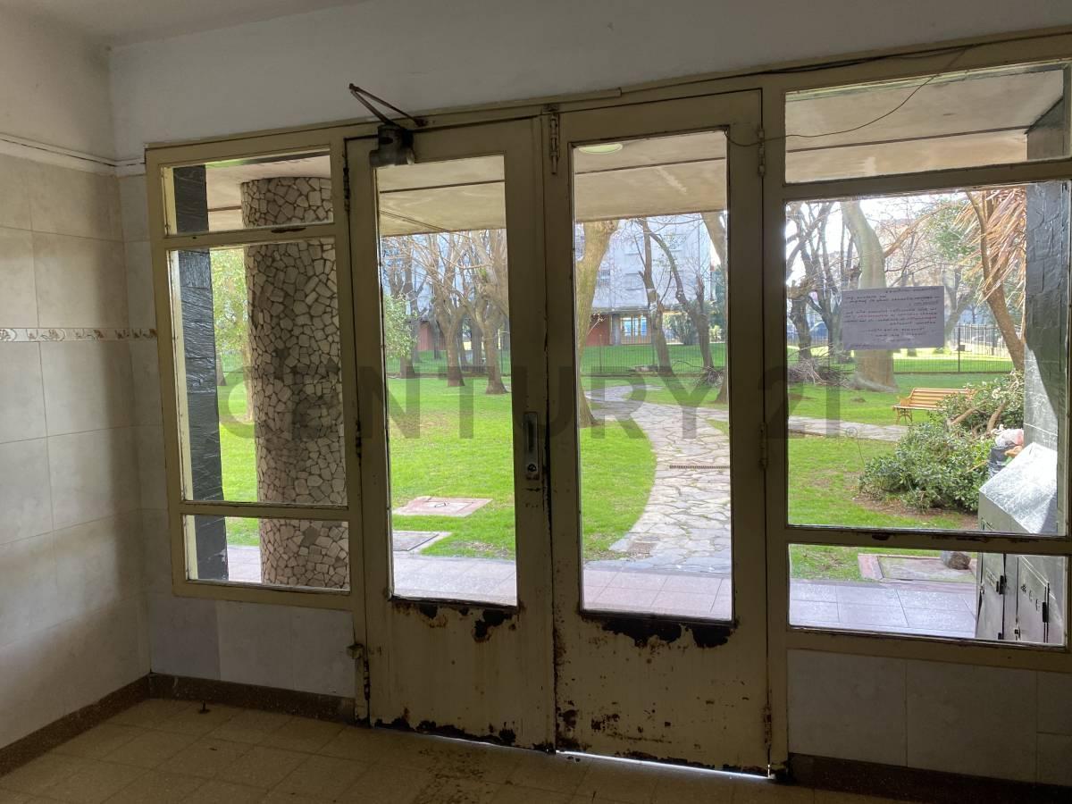 Foto de VENTA DEPARTAMENTO DE 4 AMBIENTES CON BALCÓN - VILLA CELINA, imagen 2