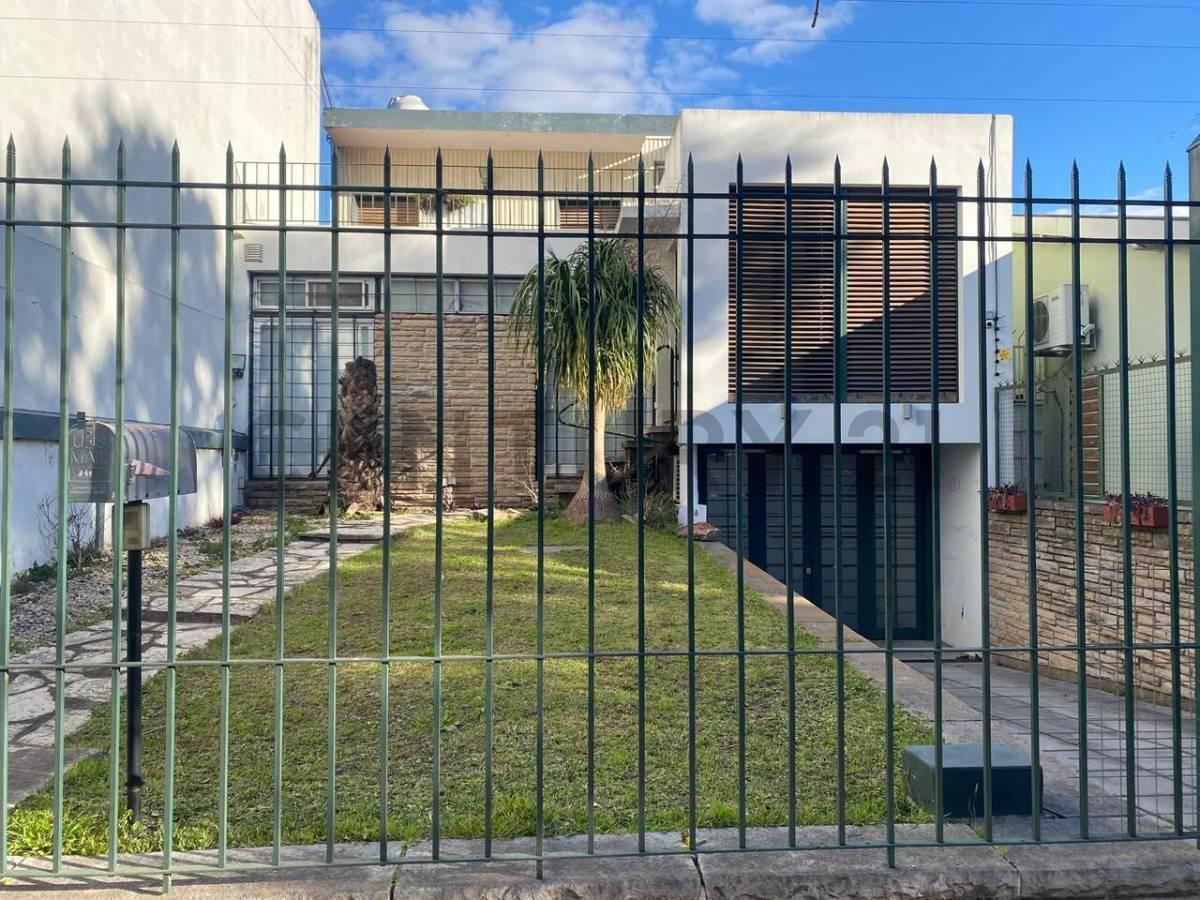 Foto de Casa de 5 ambientes con amplio parque, piscina, garage, parrilla, imagen 5