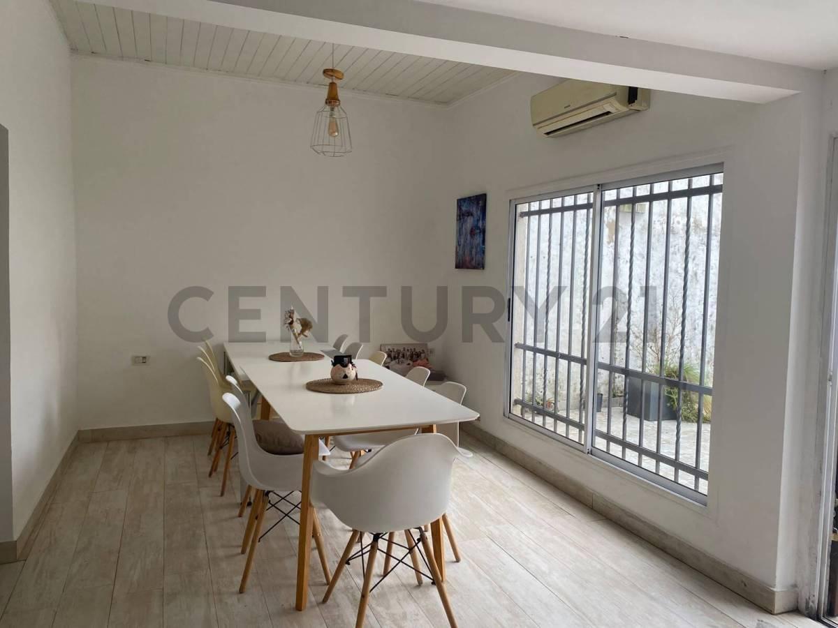 Foto de CASA EN VENTA VILLA LUZURIAGA 4-5 ambientes en LOTE PROPIO, imagen 2