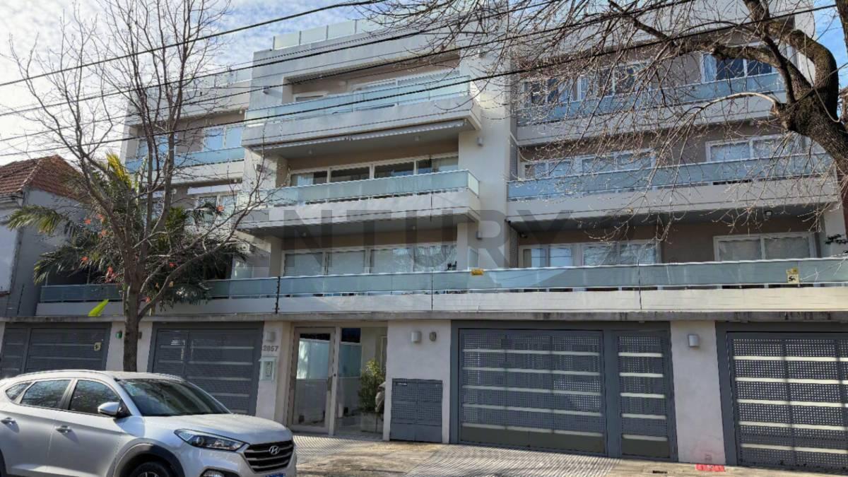 Foto de Venta 4 ambientes con Patio propio y Balcón terraza. 3 cocheras y, imagen 5