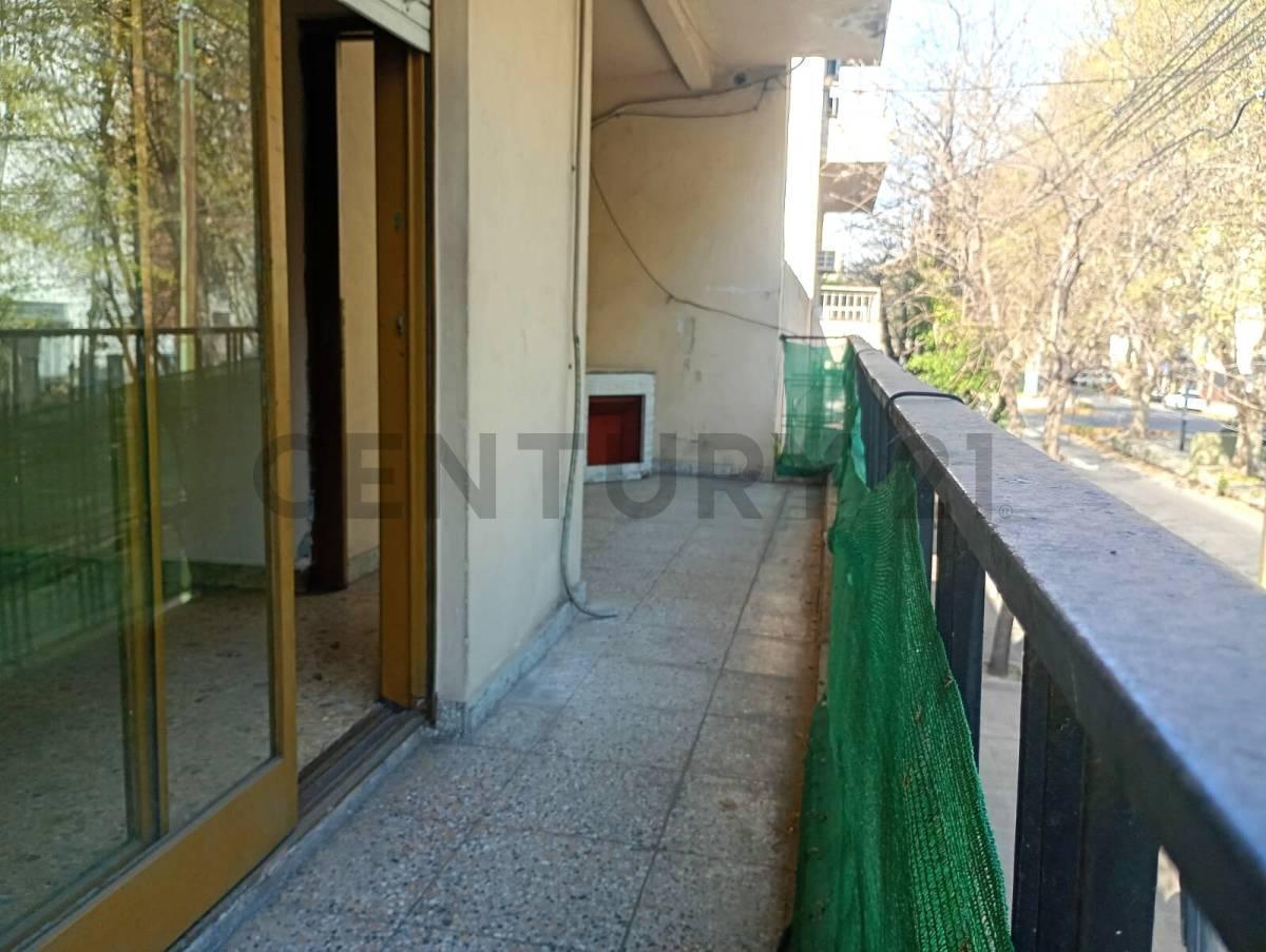 Foto de Venta PH 3 ambientes, patio, balcón, terraza y dos locales., imagen 2