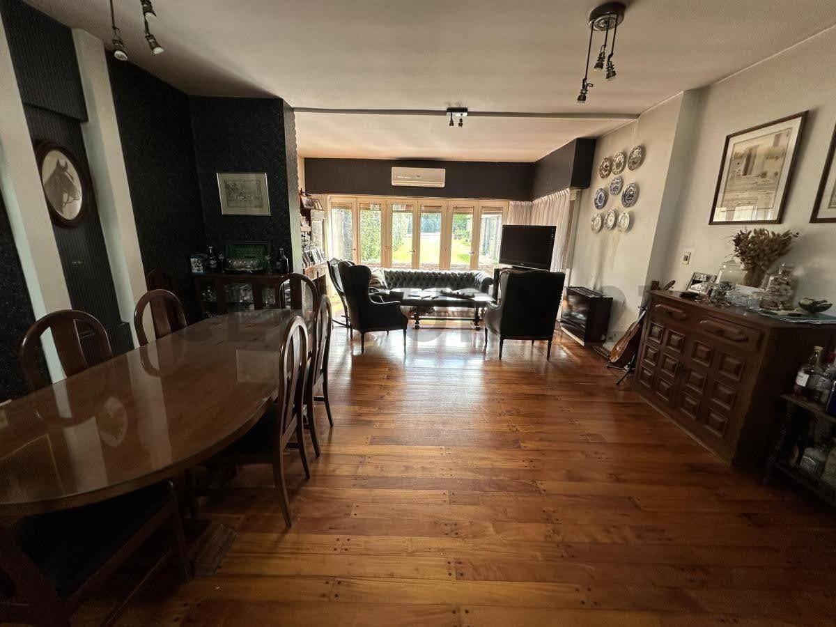Foto de VENTA CASA DE 4 AMBIENTES CON COCHERA, PILETA Y GRAN JARDIN EN LA PLATA, imagen 5
