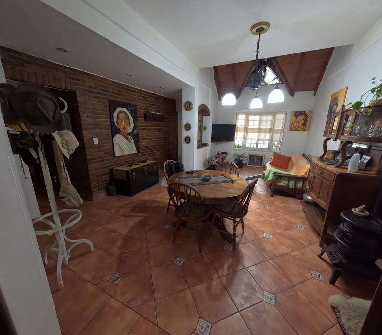 Foto de Casa en venta 4 / 5 ambientes en gran lote parquizado, imagen 4