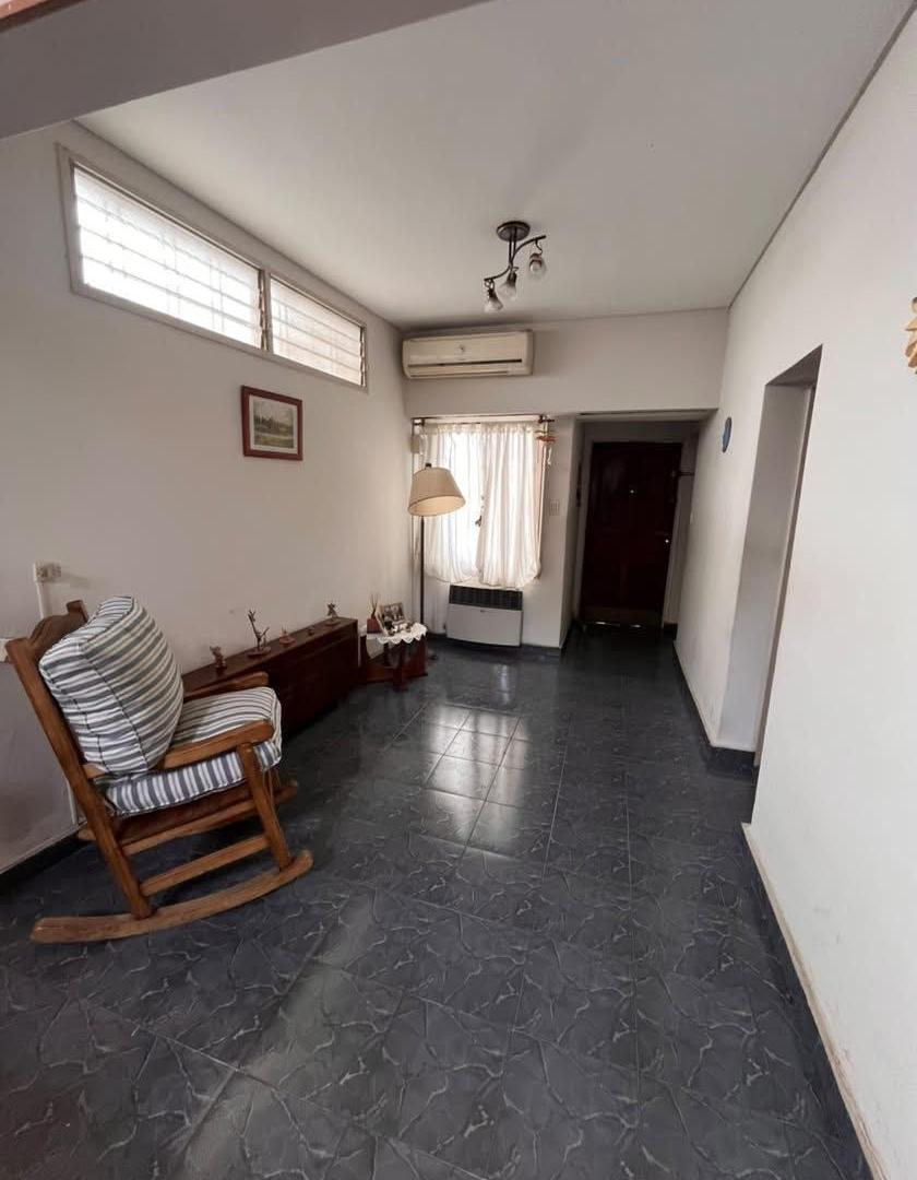 Foto de VENTA DE 2 CASAS EN BLOCK DE 4 Y 2 AMBIENTES CON COCHERA, PATIO, imagen 4