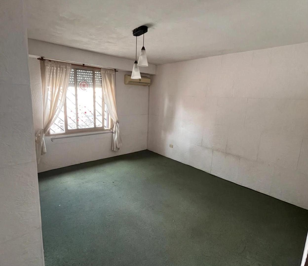 Foto de VENTA DE 2 CASAS EN BLOCK DE 4 Y 2 AMBIENTES CON COCHERA, PATIO, imagen 5