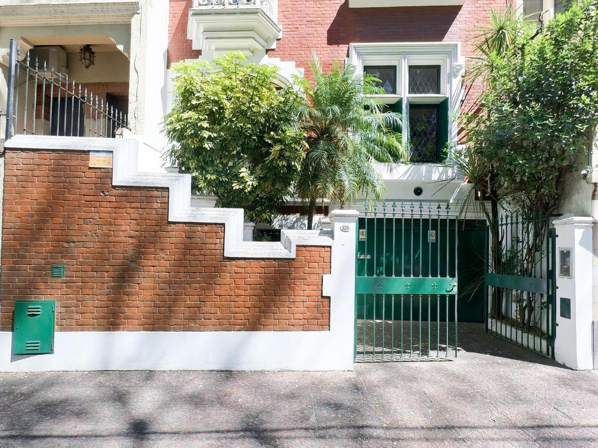 Casa Estilo Tudor en Venta. Villanueva 900. 3