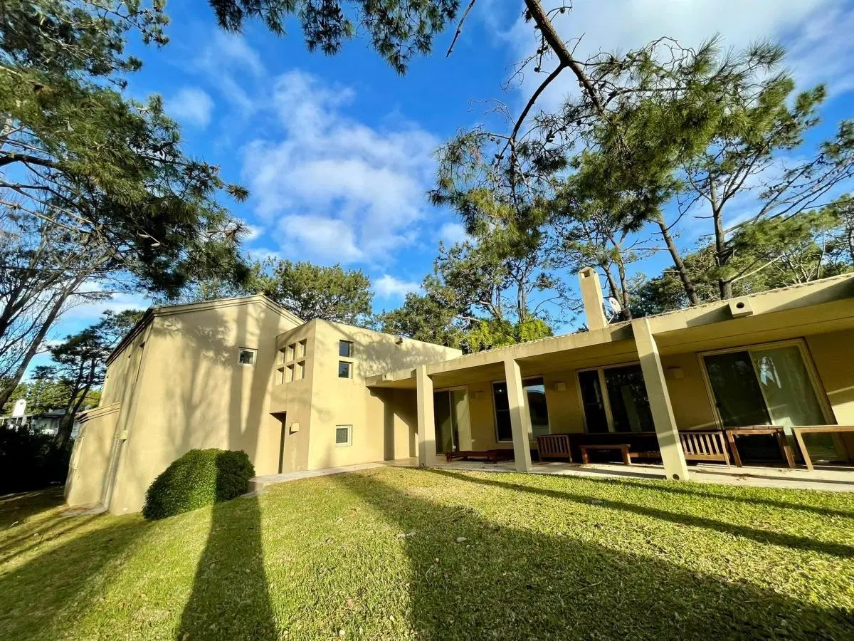 Casa en venta en laguna Blanca 3