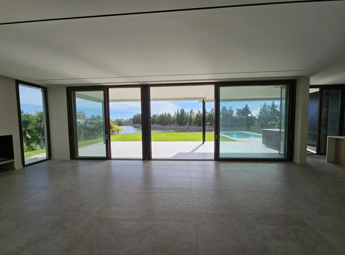 Casa a estrenar en Nordelta con Vista al canal 2