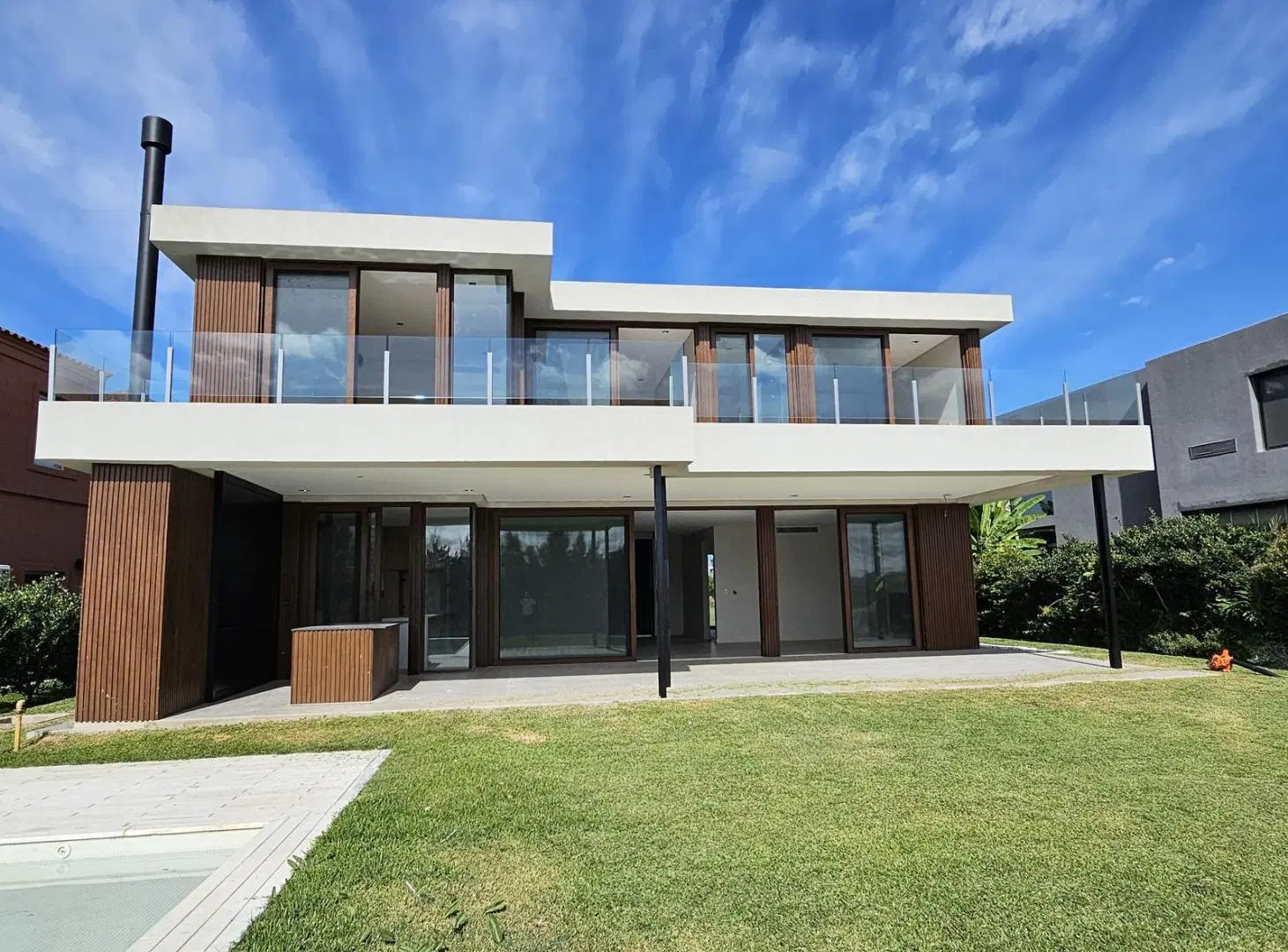 Casa a estrenar en Nordelta con Vista al canal 4