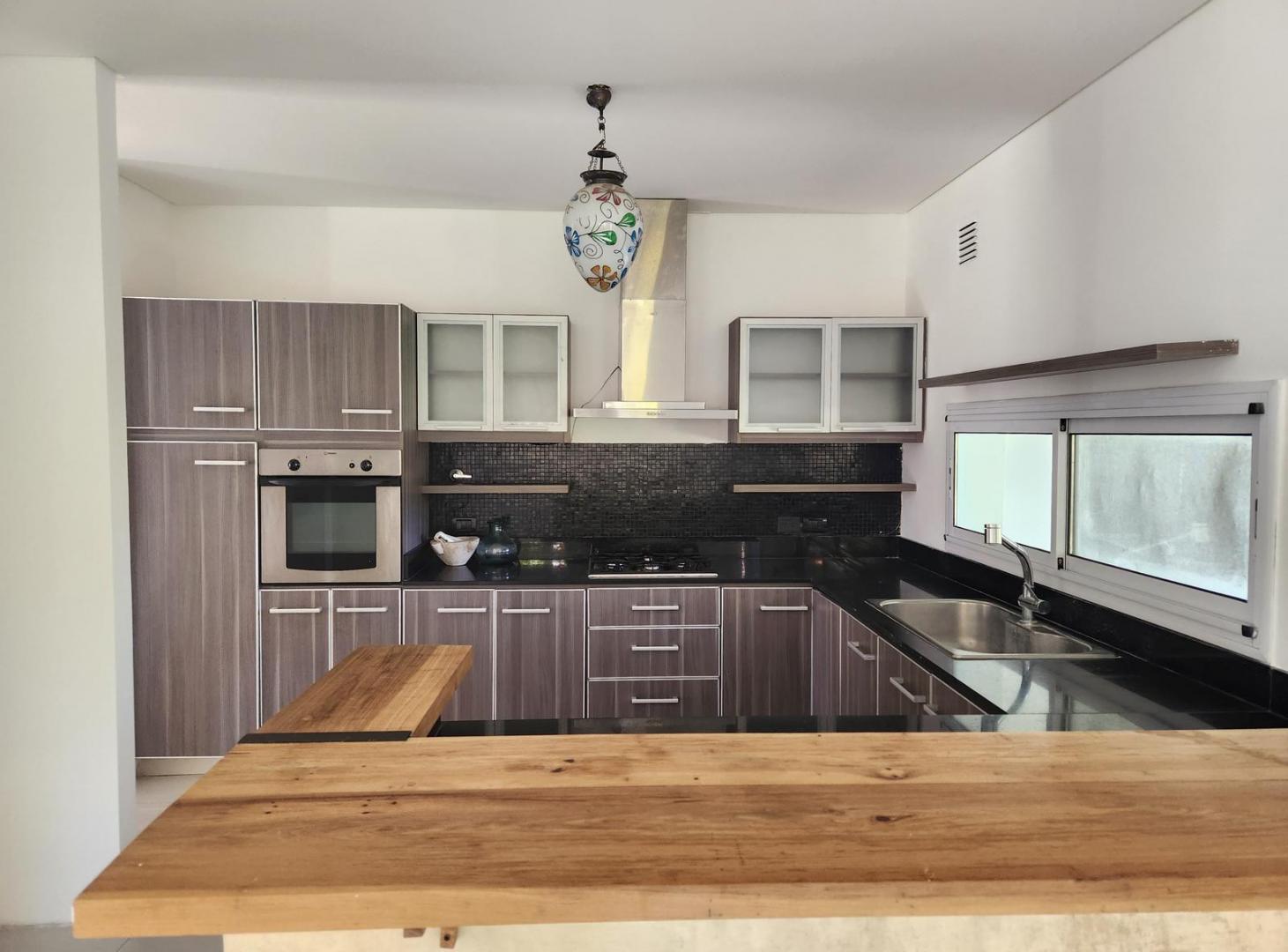 Foto de Casa en Venta en Las Liebres con Excelente Jardín, imagen 3