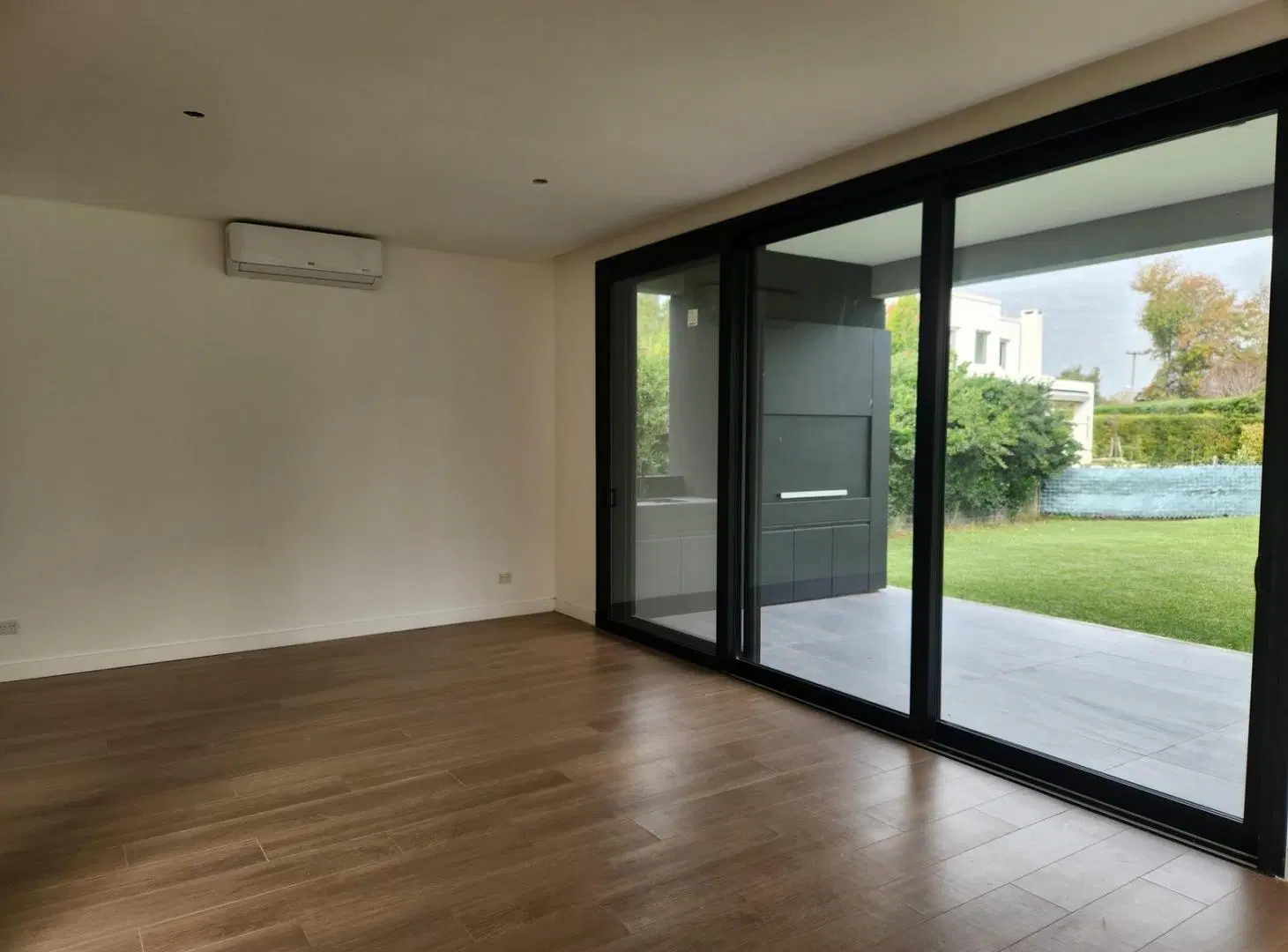 Excelente casa a estrenar en Ayres Plaza! 2