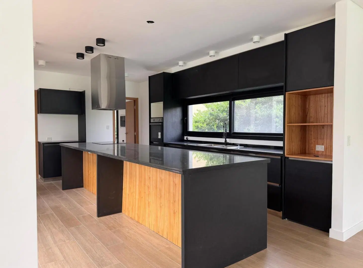 Excelente casa a estrenar en Ayres Plaza! 3