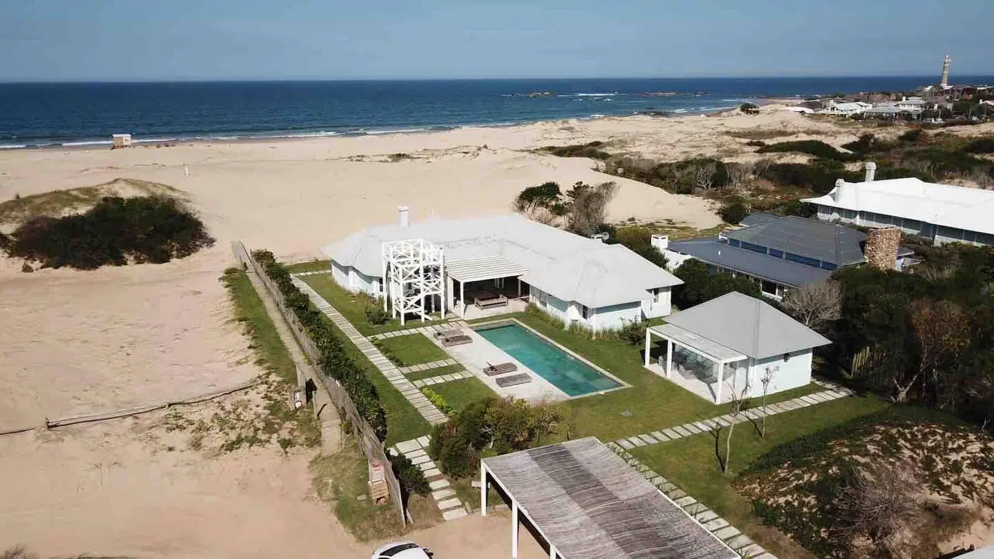 Casa primera fila en Barrio Club del Mar Jose Ignacio 2