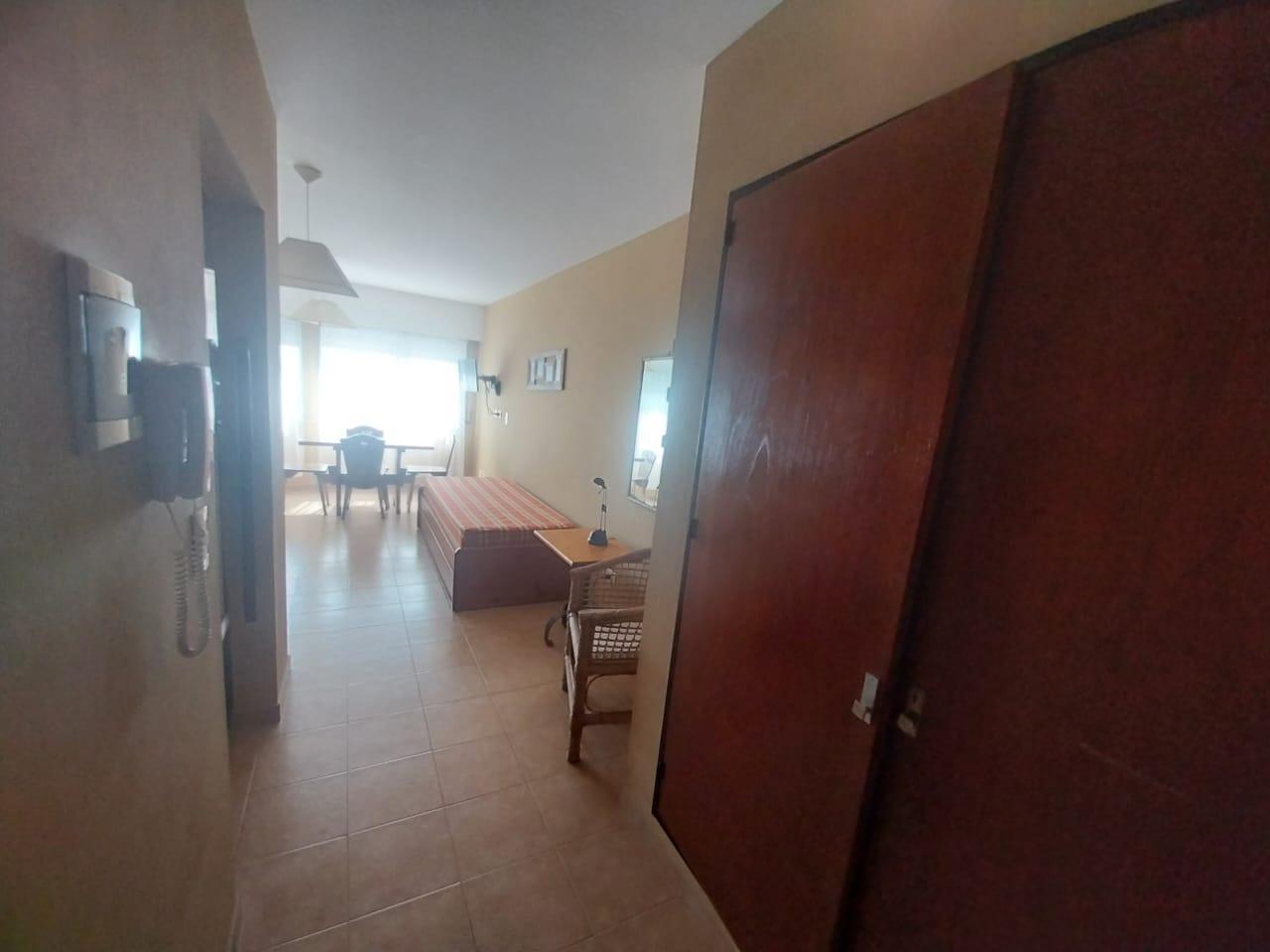 Departamento de 1 ambiente frente al mar en alquiler temporario, Villa Gesell, Zona Centro