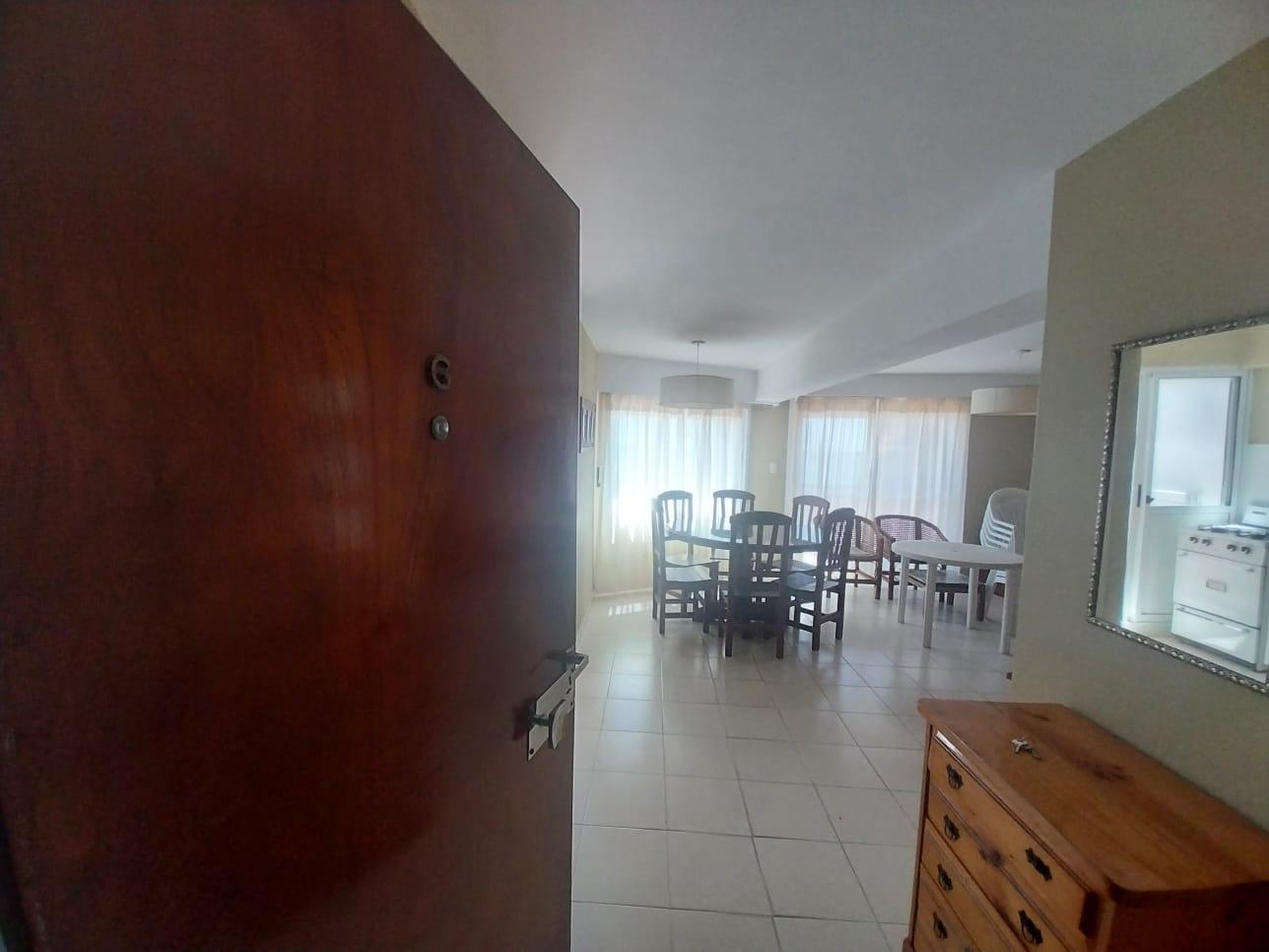 Departamento de 3 ambientes, en alquiler temporario frente al mar, zona centro, e n Villa Gesell