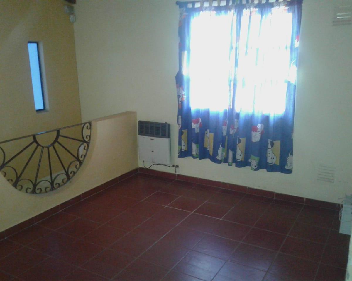 1 Casa y 2 Monoambientes. 4
