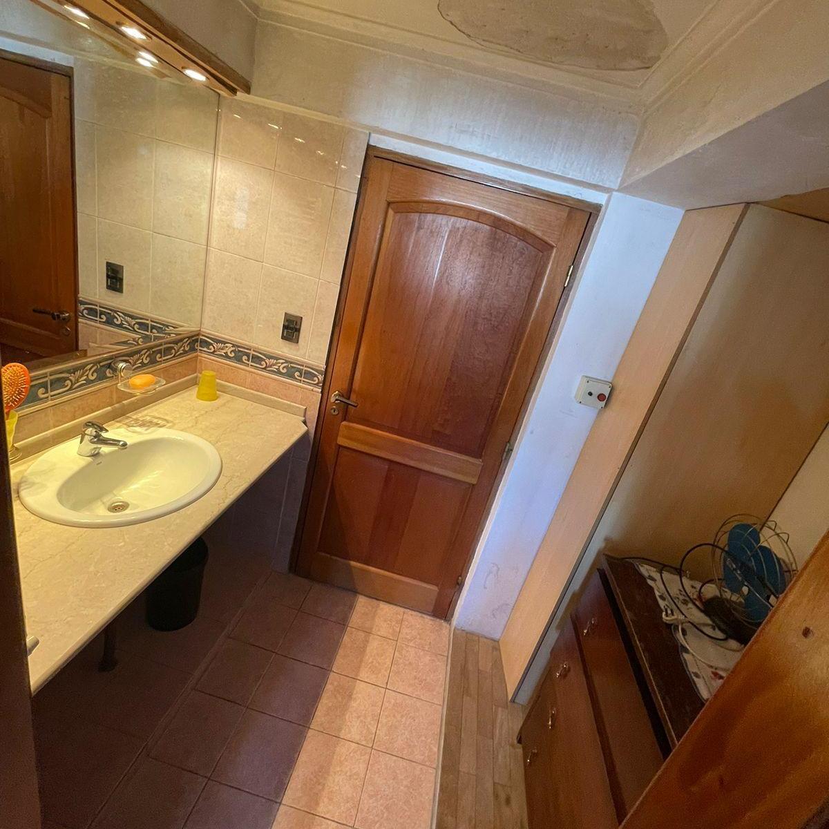 Casa con 4 Dorm., Cochera Garage Amplio y Pileta. 1