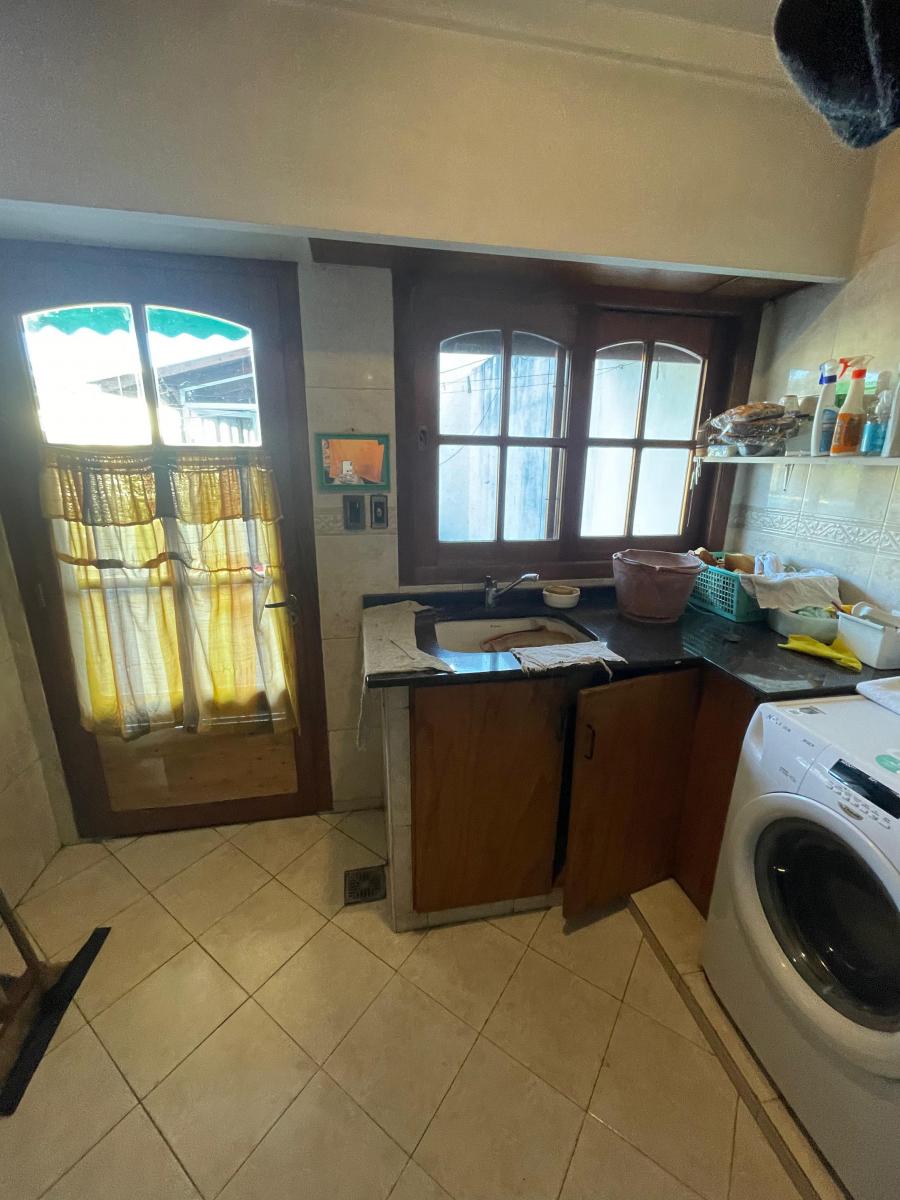 Casa con 4 Dorm., Cochera Garage Amplio y Pileta. 1
