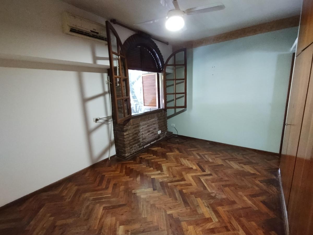 Casa de 4 Dorm. con Cochera 1