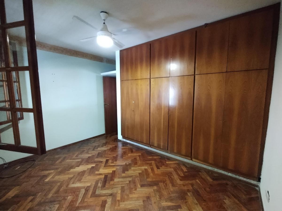 Casa de 4 Dorm. con Cochera 2
