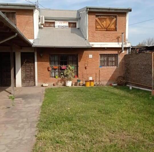 1 CASA Y 2 MONOAMBIENTES.- 2