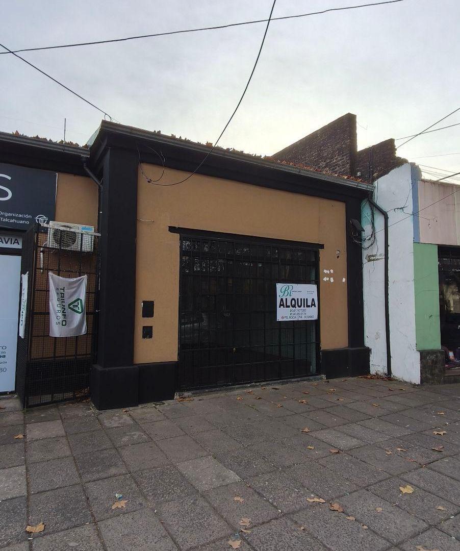 Local en paseo comercial en zona sur.