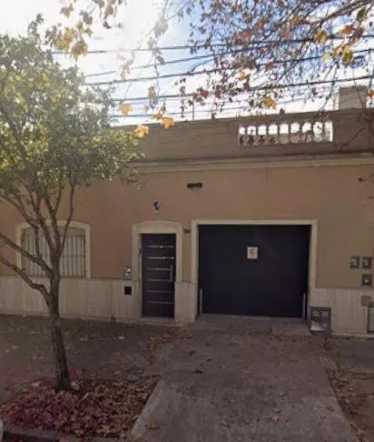 Casa de 2 dormitorios con garaje en B° Gral San Martín. 1