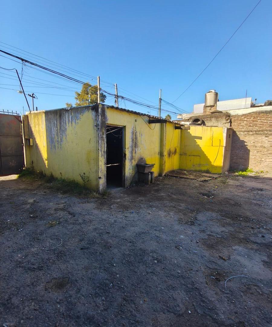 Foto de Galpón con local en B° Las Flores., imagen 3