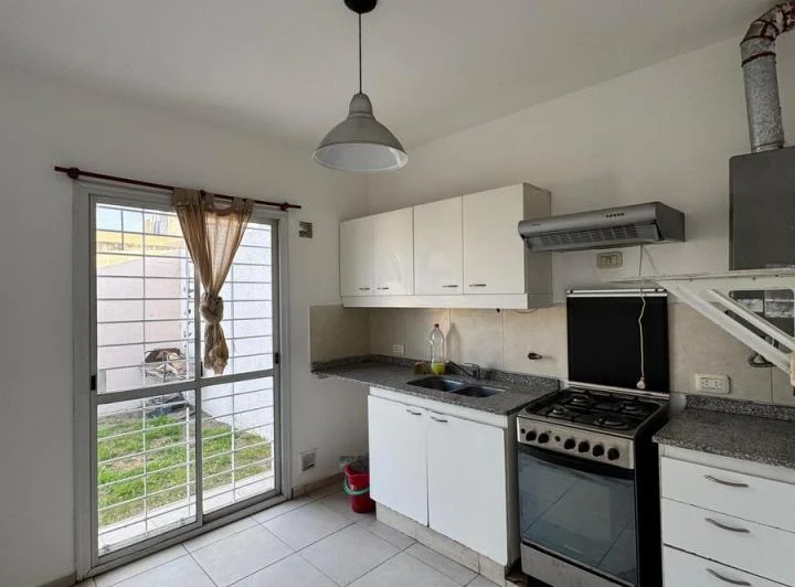 Alquilo duplex con pileta villa allende -lomas sur 5
