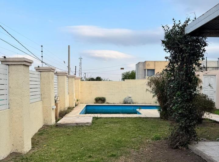 Alquilo duplex con pileta villa allende -lomas sur 4