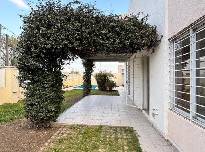 Alquilo duplex con pileta villa allende -lomas sur 1