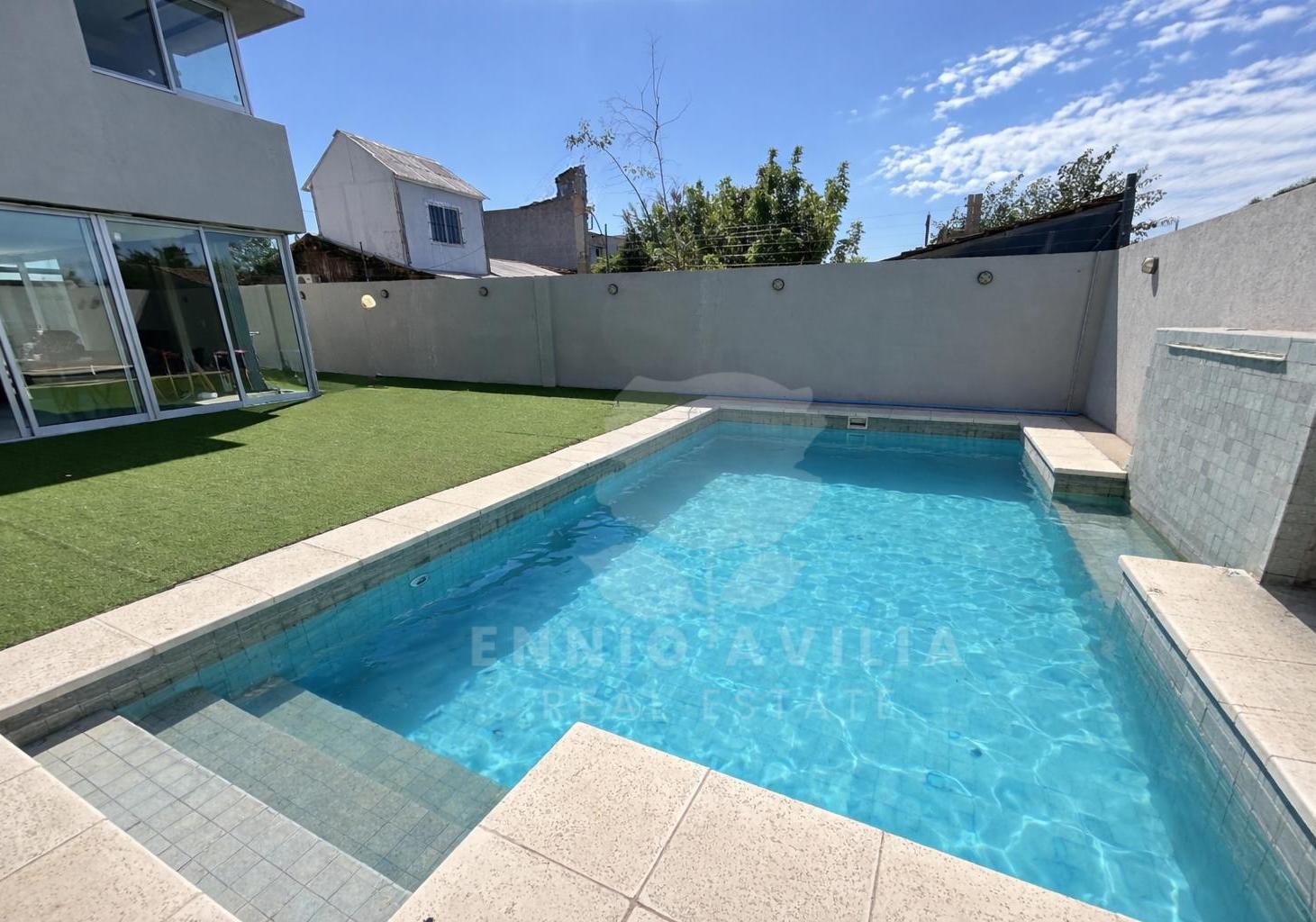 Foto de Casa en Venta en Derqui, imagen 2