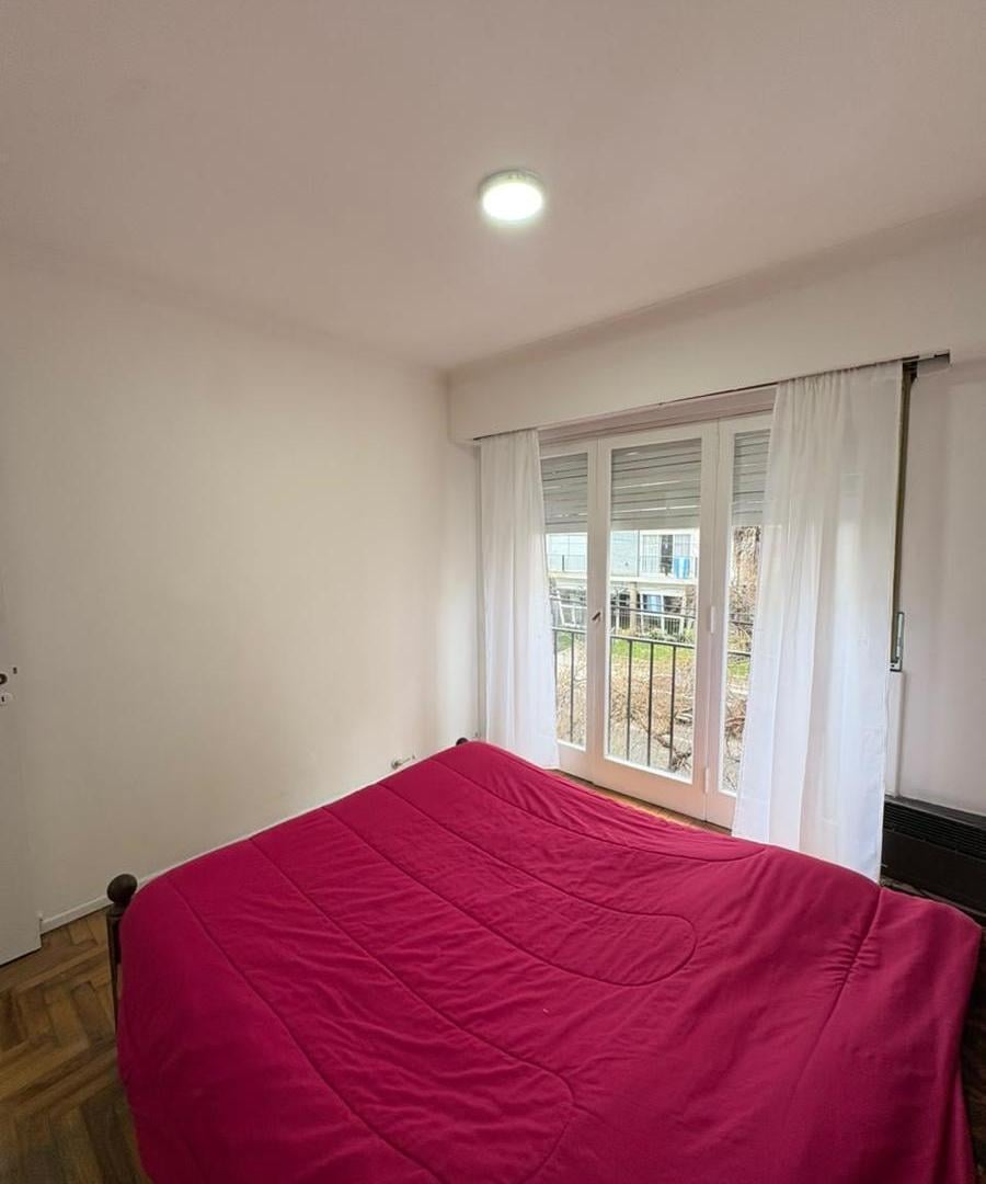 Foto de Departamento 2 ambientes con balcón saliente y dormitorio con ventana a, imagen 2