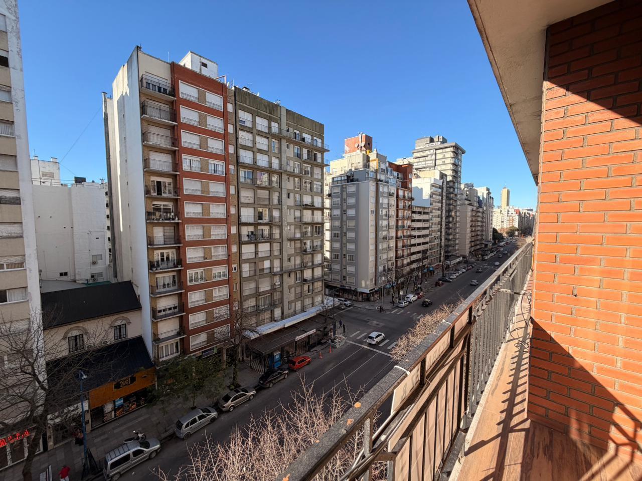 Foto de 3 AMB CON DEPENDENCIA Y BALCÓN CORRIDO SOBRE AV. COLÓN, imagen 4