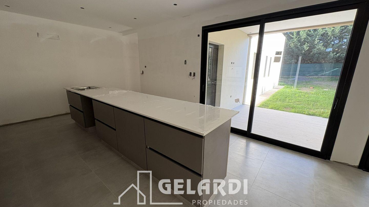 Casa estrenar 3 dorm garage patio Molina Campos Bahia Blanca